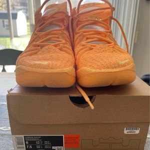 Lebron XVIII EP Basketball sneakers